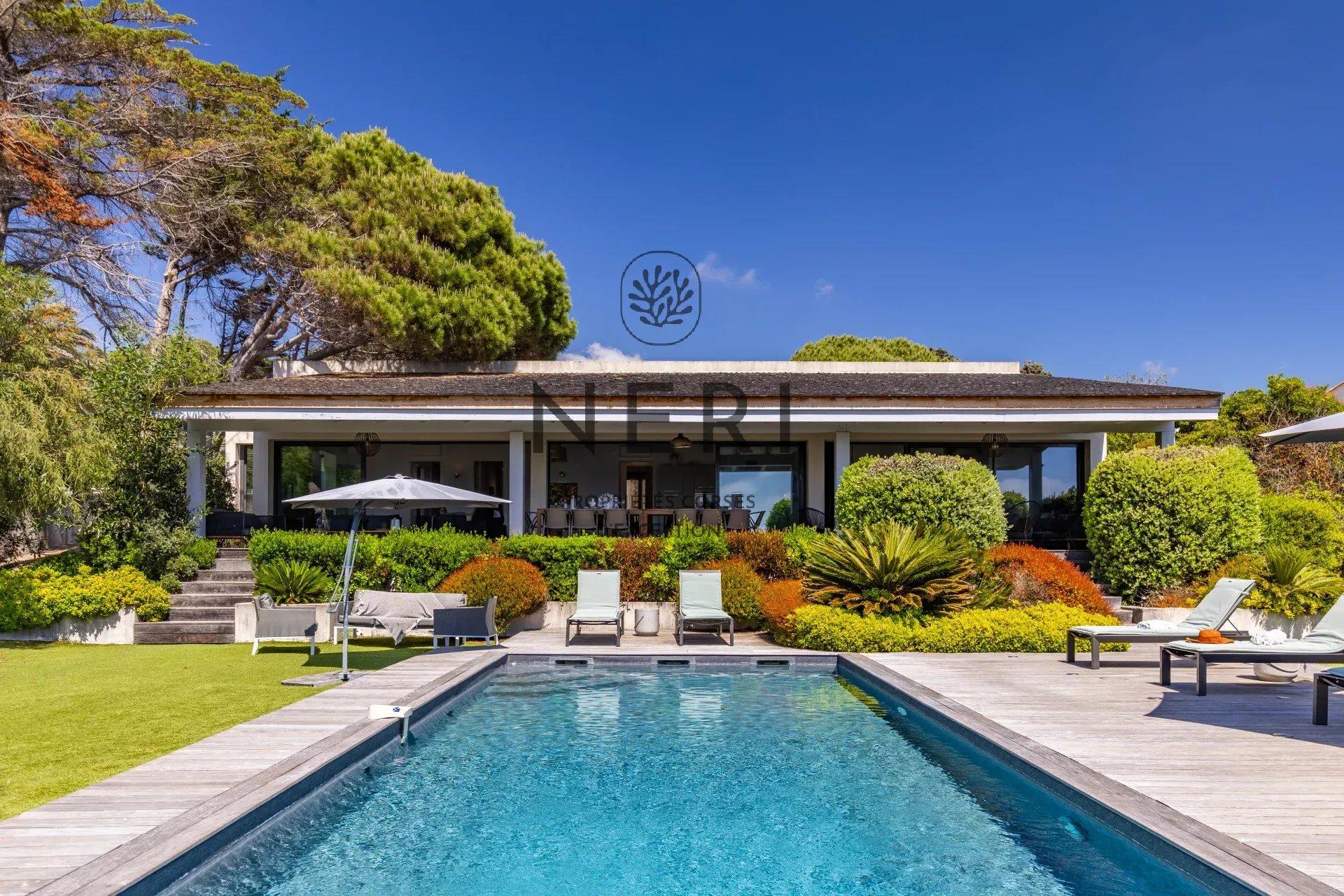 Villa GIRELLES – pieds dans l’eau, piscine, vue mer, 7 chambres