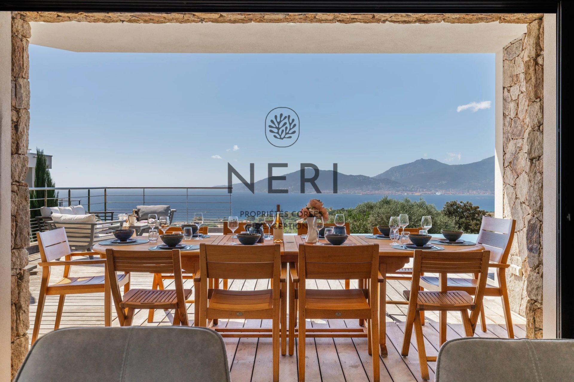 Villa LEA – 5 chambres, piscine, vue mer panoramique sur le golfe d’Ajaccio